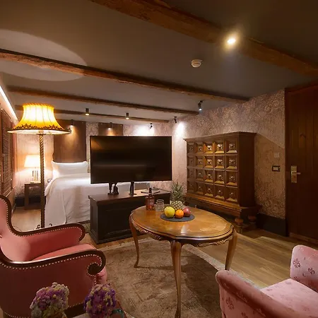 Hani I Pazarit Boutique Hotel Korce Exterior photo
