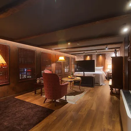 Hani I Pazarit Boutique Hotel Korce Exterior photo